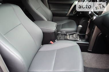 Позашляховик / Кросовер Toyota Land Cruiser Prado 2013 в 