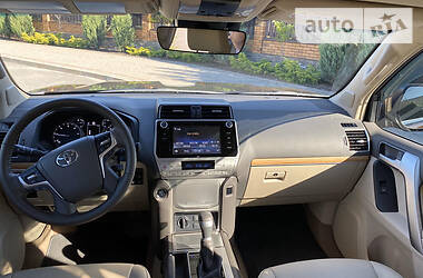 Позашляховик / Кросовер Toyota Land Cruiser Prado 2019 в 