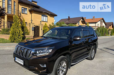 Позашляховик / Кросовер Toyota Land Cruiser Prado 2019 в 
