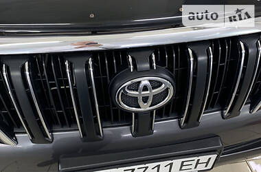 Позашляховик / Кросовер Toyota Land Cruiser Prado 2013 в 