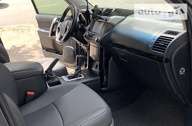 Позашляховик / Кросовер Toyota Land Cruiser Prado 2013 в 