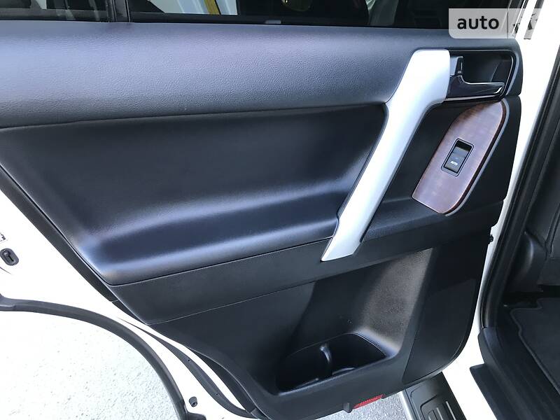 Позашляховик / Кросовер Toyota Land Cruiser Prado 2017 в Вінниці