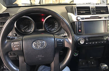 Позашляховик / Кросовер Toyota Land Cruiser Prado 2017 в Чернівцях
