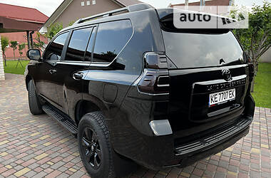 Внедорожник / Кроссовер Toyota Land Cruiser Prado 2020 в 