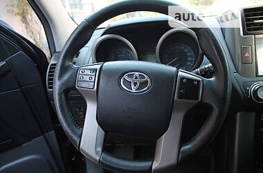 Позашляховик / Кросовер Toyota Land Cruiser Prado 2012 в Чернівцях