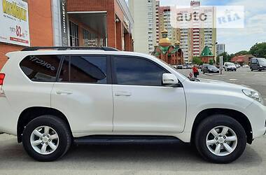 Позашляховик / Кросовер Toyota Land Cruiser Prado 2010 в Києві