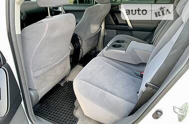 Позашляховик / Кросовер Toyota Land Cruiser Prado 2012 в 