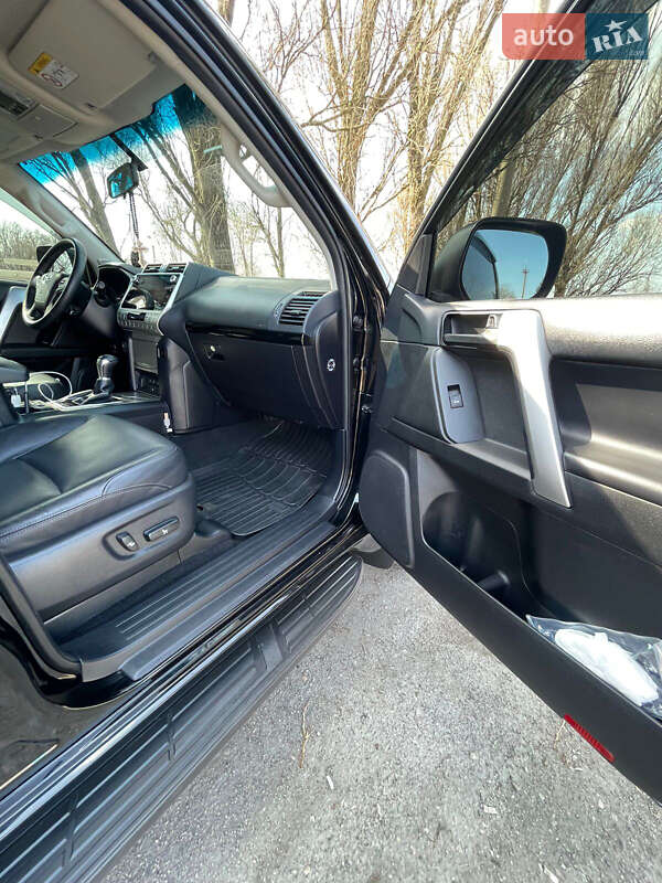 Позашляховик / Кросовер Toyota Land Cruiser Prado 2017 в Дніпрі фото 16 Позашляховик / Кросовер Toyota Land Cruiser Prado 2017 в Дніпрі