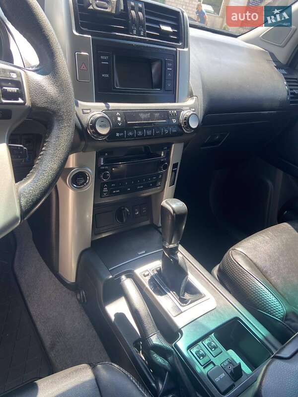 Внедорожник / Кроссовер Toyota Land Cruiser Prado 2011 в Запорожье