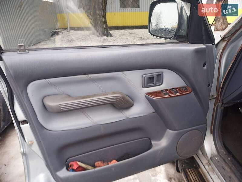 Позашляховик / Кросовер Toyota Land Cruiser Prado 1996 в Чугуєві