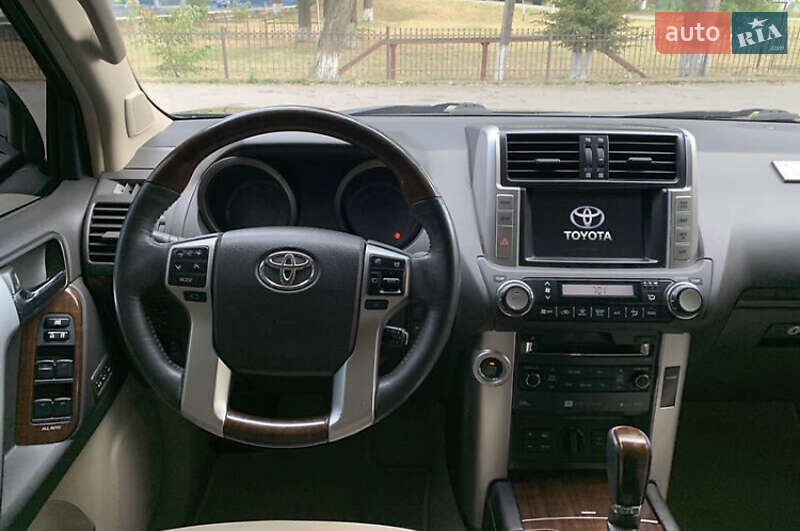 Позашляховик / Кросовер Toyota Land Cruiser Prado 2010 в Ужгороді