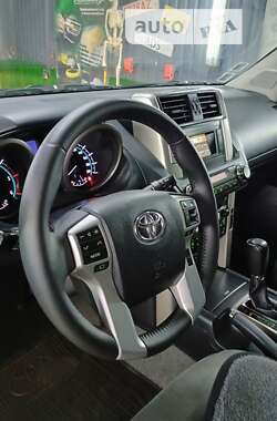 Внедорожник / Кроссовер Toyota Land Cruiser Prado 2010 в Киеве