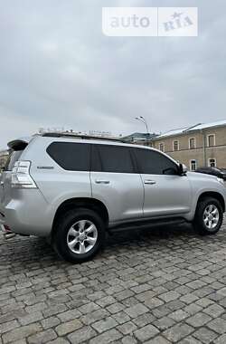 Позашляховик / Кросовер Toyota Land Cruiser Prado 2010 в Києві