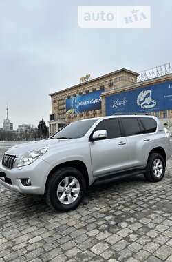 Позашляховик / Кросовер Toyota Land Cruiser Prado 2010 в Києві