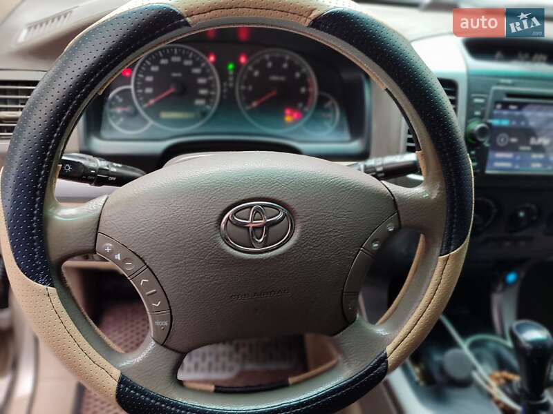 Внедорожник / Кроссовер Toyota Land Cruiser Prado 2004 в Киеве