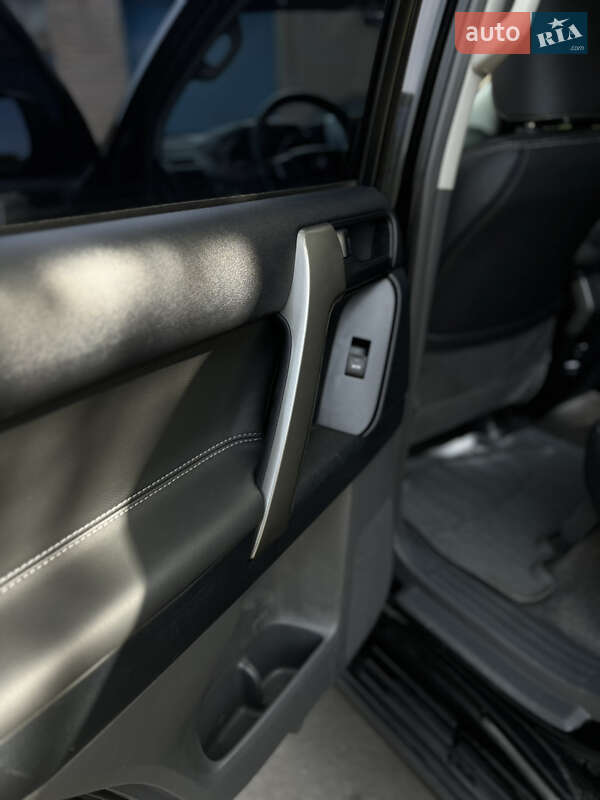 Внедорожник / Кроссовер Toyota Land Cruiser Prado 2012 в Одессе