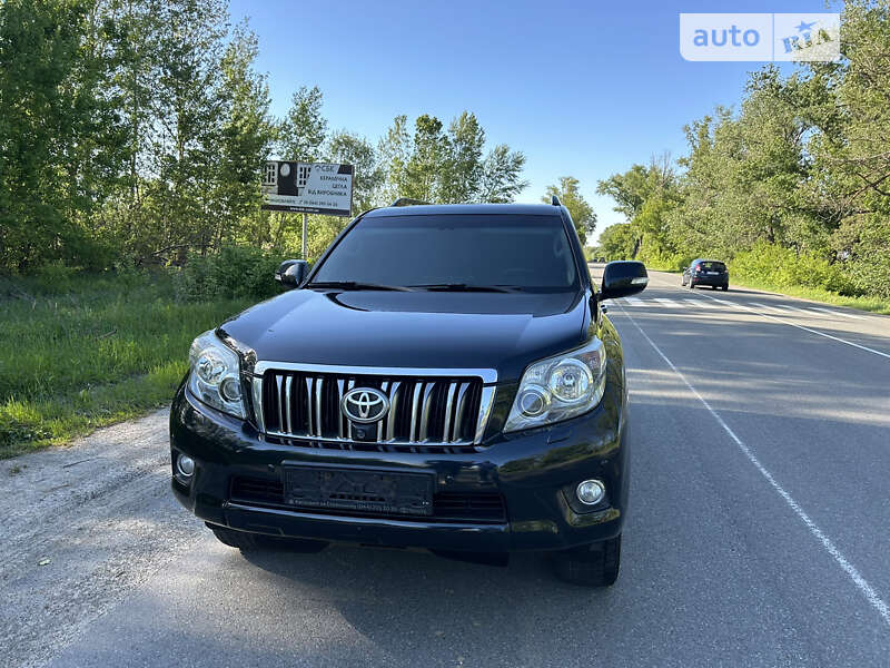 Позашляховик / Кросовер Toyota Land Cruiser Prado 2010 в Гостомелі