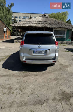 Внедорожник / Кроссовер Toyota Land Cruiser Prado 2010 в 