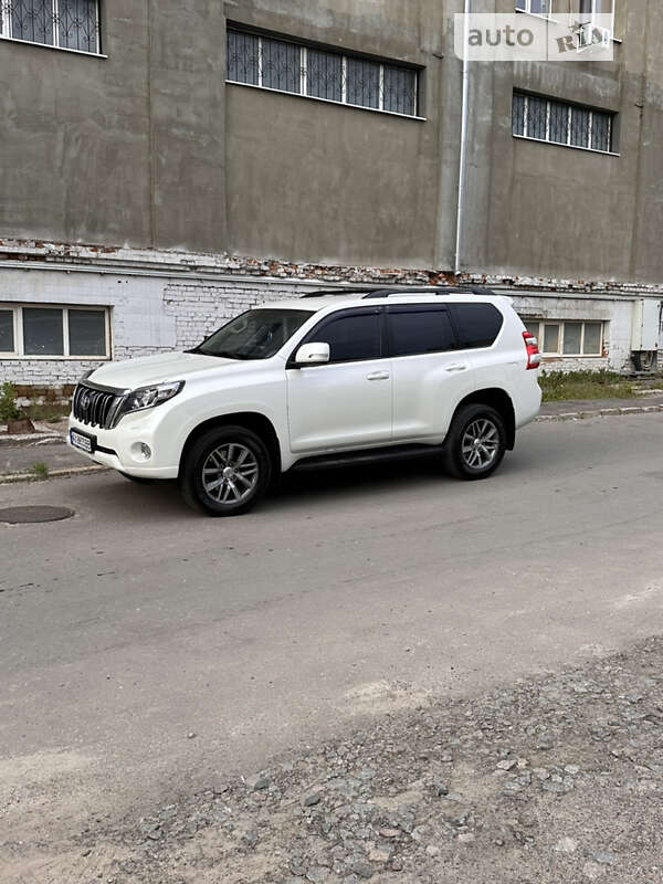Позашляховик / Кросовер Toyota Land Cruiser Prado 2015 в Києві