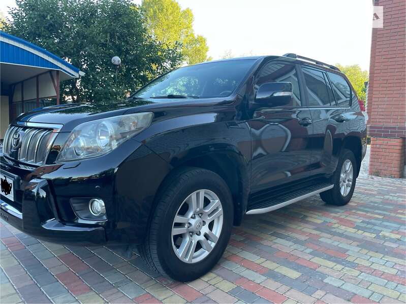 Позашляховик / Кросовер Toyota Land Cruiser Prado 2010 в Києві