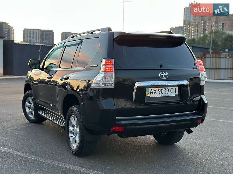 Позашляховик / Кросовер Toyota Land Cruiser Prado 2011 в Києві