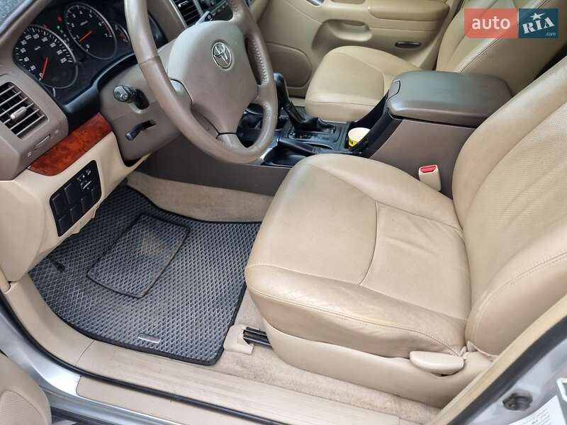 Позашляховик / Кросовер Toyota Land Cruiser Prado 2006 в Києві
