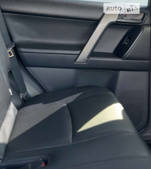 Внедорожник / Кроссовер Toyota Land Cruiser Prado 2010 в Одессе