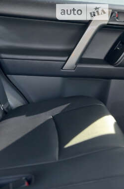 Позашляховик / Кросовер Toyota Land Cruiser Prado 2010 в 