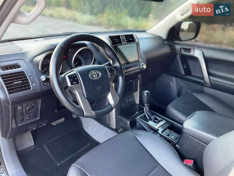 Внедорожник / Кроссовер Toyota Land Cruiser Prado 2010 в Днепре