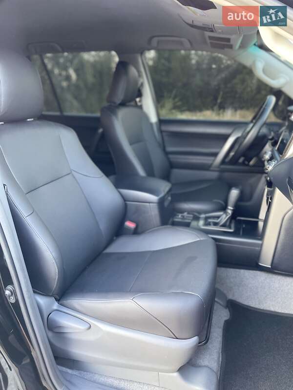 Внедорожник / Кроссовер Toyota Land Cruiser Prado 2010 в Днепре