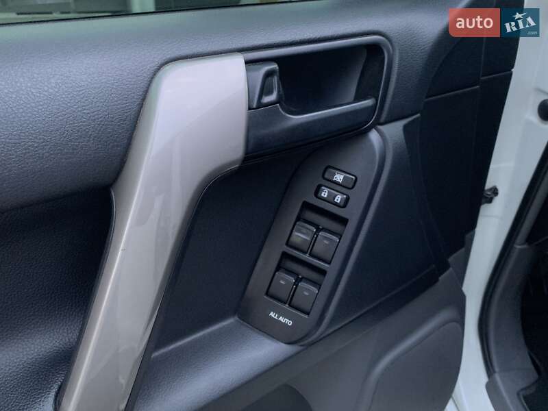 Внедорожник / Кроссовер Toyota Land Cruiser Prado 2013 в Кропивницком