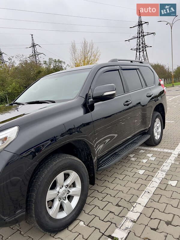 Внедорожник / Кроссовер Toyota Land Cruiser Prado 2017 в Черновцах