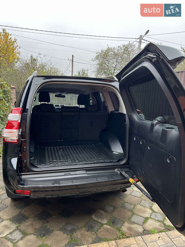 Внедорожник / Кроссовер Toyota Land Cruiser Prado 2017 в Черновцах