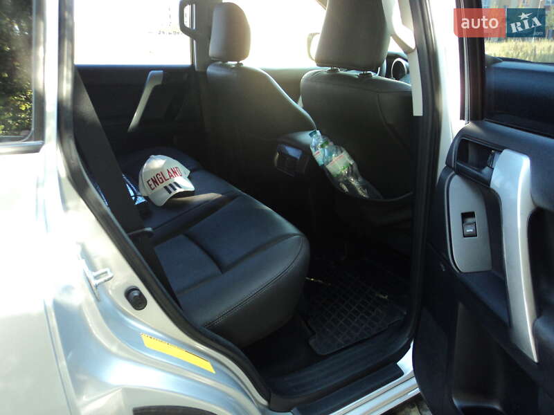 Позашляховик / Кросовер Toyota Land Cruiser Prado 2015 в Києві