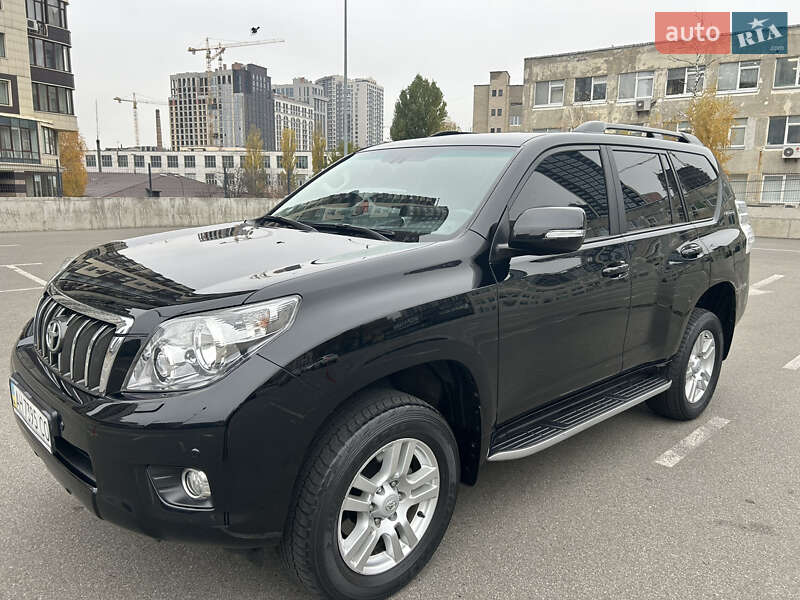 Позашляховик / Кросовер Toyota Land Cruiser Prado 2010 в Києві