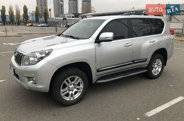 Позашляховик / Кросовер Toyota Land Cruiser Prado 2010 в Києві