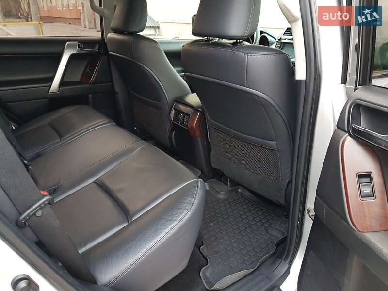Позашляховик / Кросовер Toyota Land Cruiser Prado 2014 в Києві