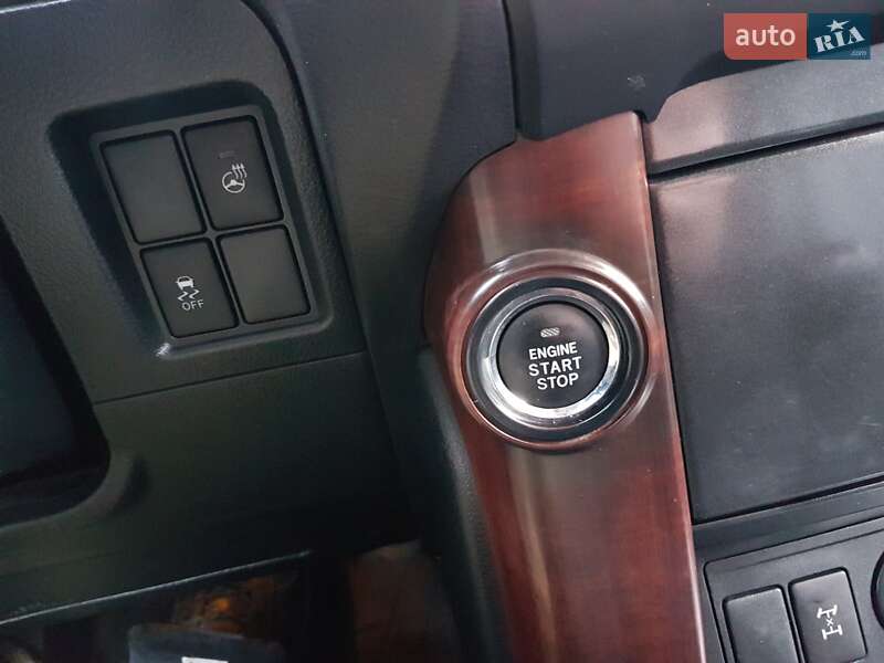 Позашляховик / Кросовер Toyota Land Cruiser Prado 2014 в Києві