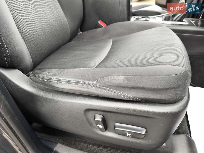 Позашляховик / Кросовер Toyota Land Cruiser Prado 2013 в Дніпрі