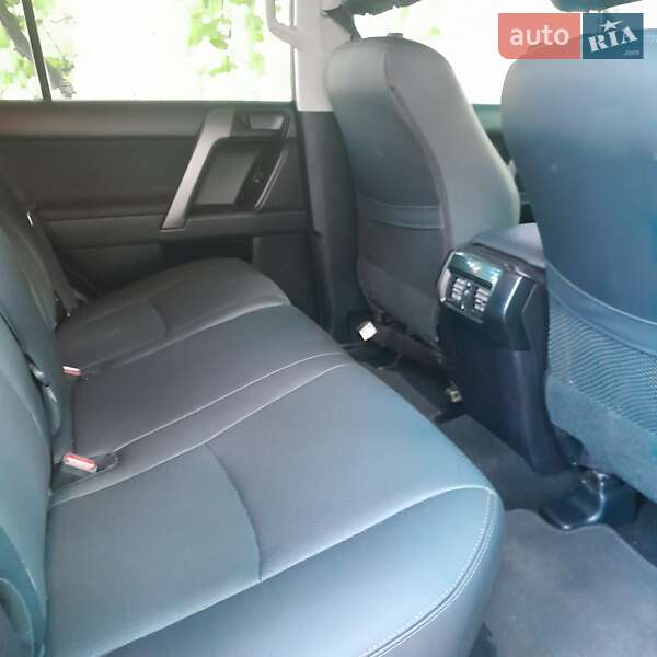 Позашляховик / Кросовер Toyota Land Cruiser Prado 2014 в Тарутиному