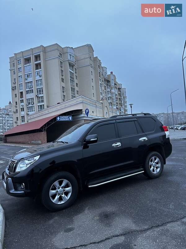 Внедорожник / Кроссовер Toyota Land Cruiser Prado 2011 в 