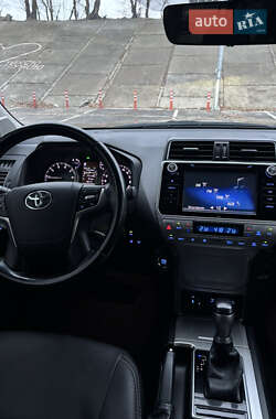 Внедорожник / Кроссовер Toyota Land Cruiser Prado 2020 в 