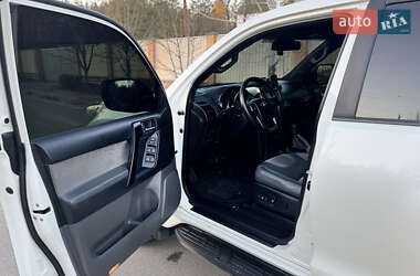 Позашляховик / Кросовер Toyota Land Cruiser Prado 2014 в 