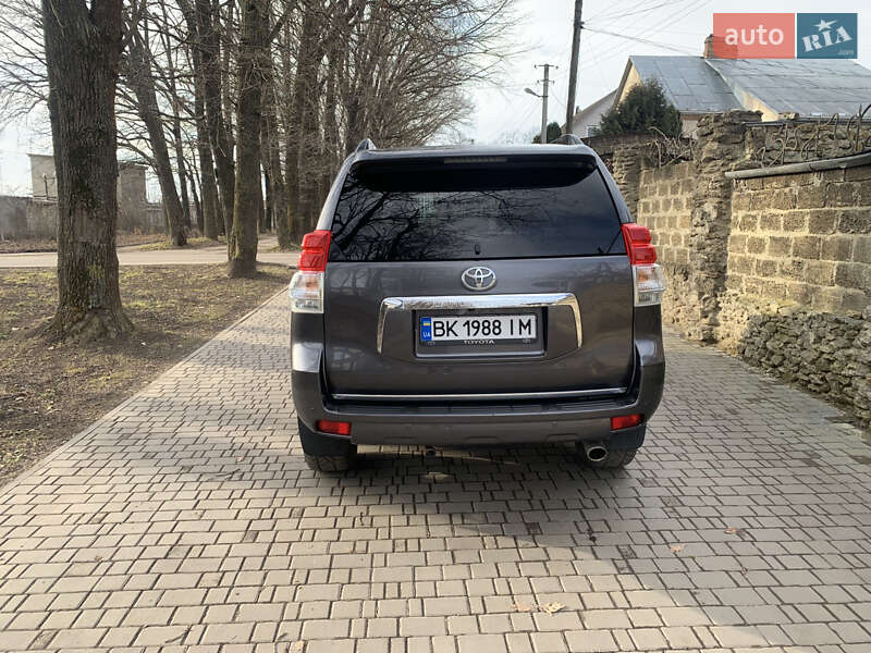 Позашляховик / Кросовер Toyota Land Cruiser Prado 2011 в Рівному