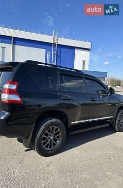 Позашляховик / Кросовер Toyota Land Cruiser Prado 2017 в 