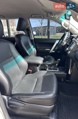 Внедорожник / Кроссовер Toyota Land Cruiser Prado 2014 в 