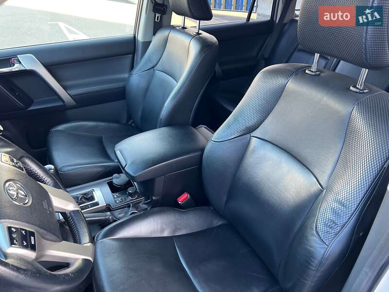 Внедорожник / Кроссовер Toyota Land Cruiser Prado 2011 в Киеве