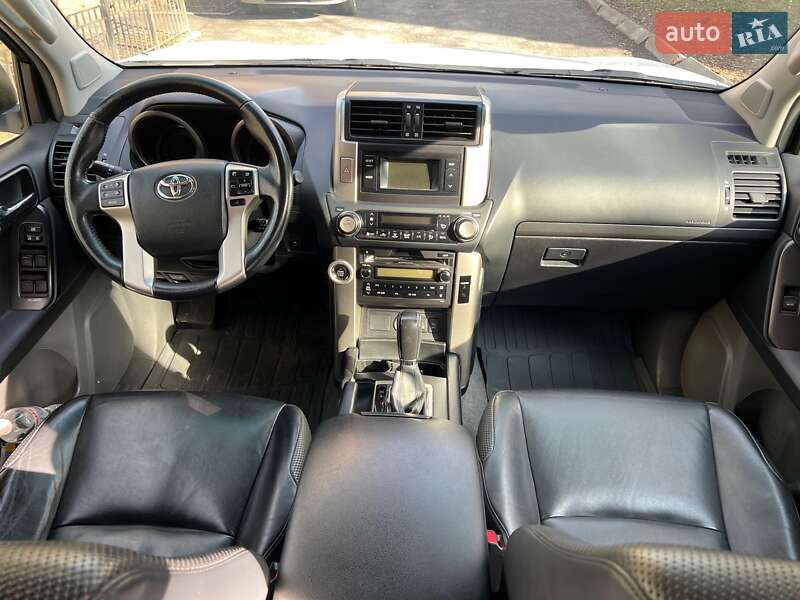 Внедорожник / Кроссовер Toyota Land Cruiser Prado 2011 в Киеве