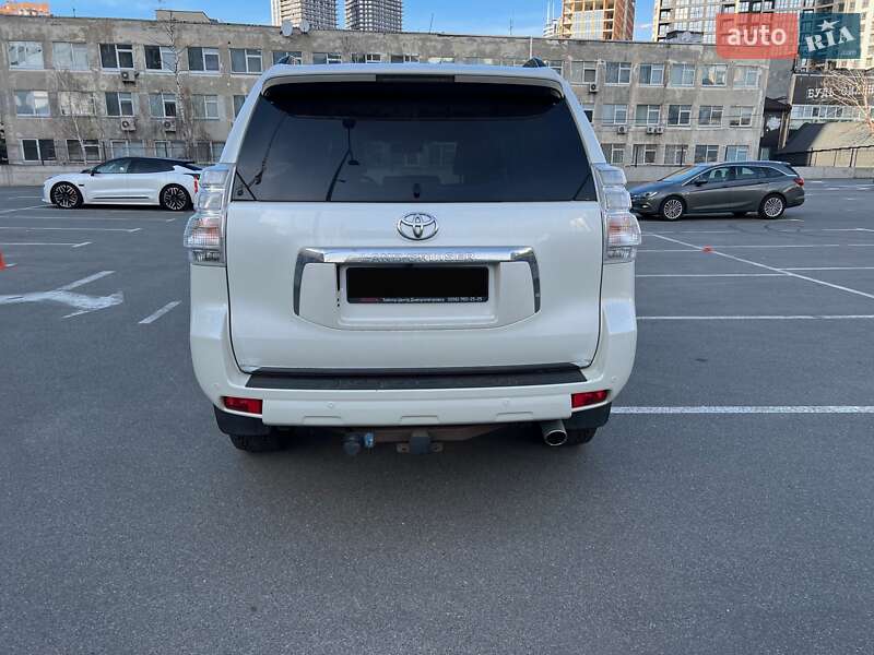 Внедорожник / Кроссовер Toyota Land Cruiser Prado 2011 в Киеве