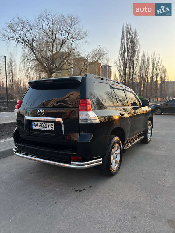 Позашляховик / Кросовер Toyota Land Cruiser Prado 2013 в Києві